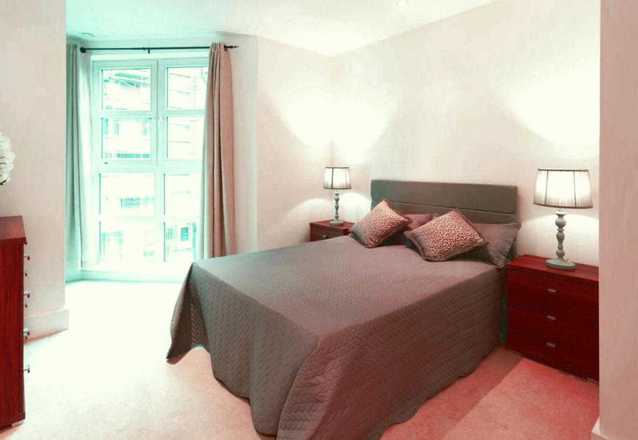 4 Bedrooms Puerta De Alcala Apartamento *
